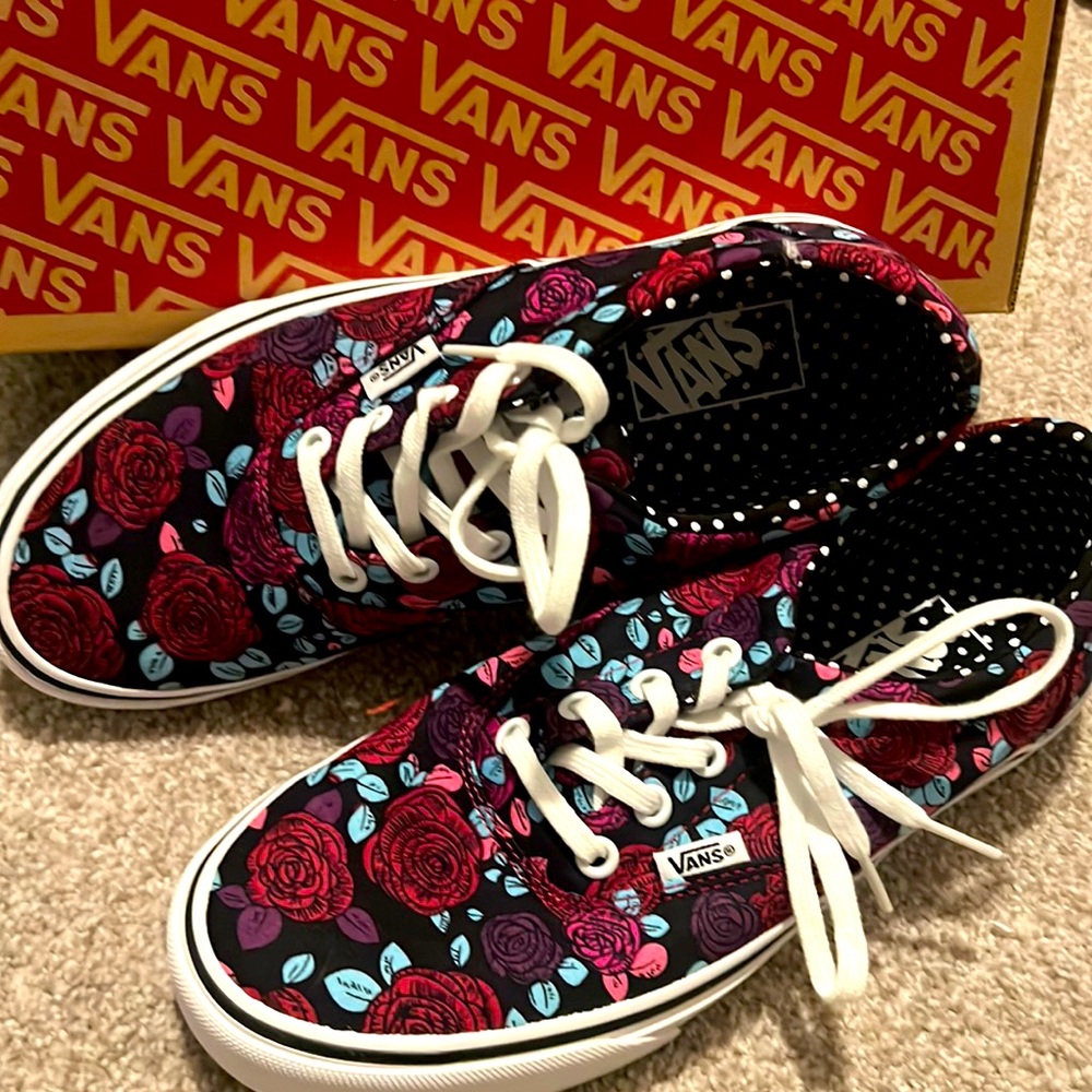 Brand new (Romantic Floral) size 8 vans